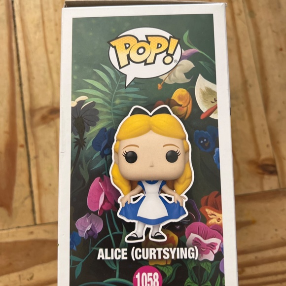 Alice Funko Pop (Curtsy) - Picture 4 of 4